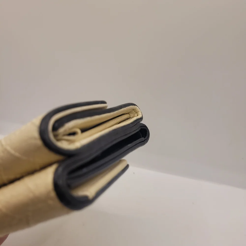 Chanel Cream CC Caviar Leather Wallet - Picture 5 of 9